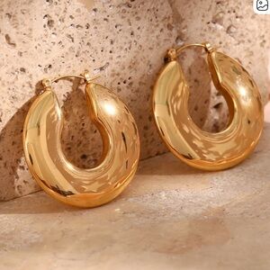 18K Gold Hollow Hoop Earrings